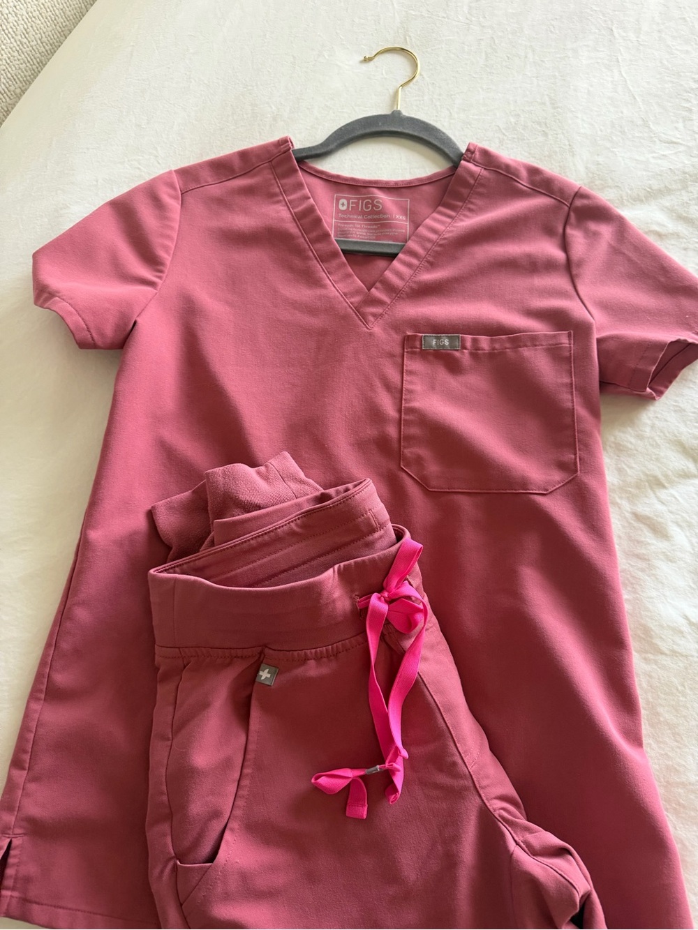 Figs Women's Scrub Set in Rose